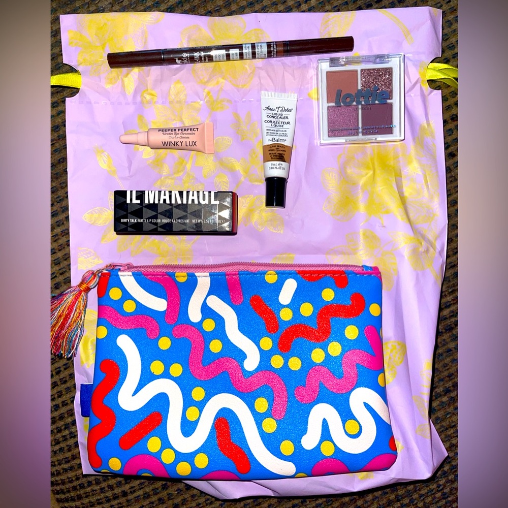 New Never Opened Makeup bundle w/makeup bag